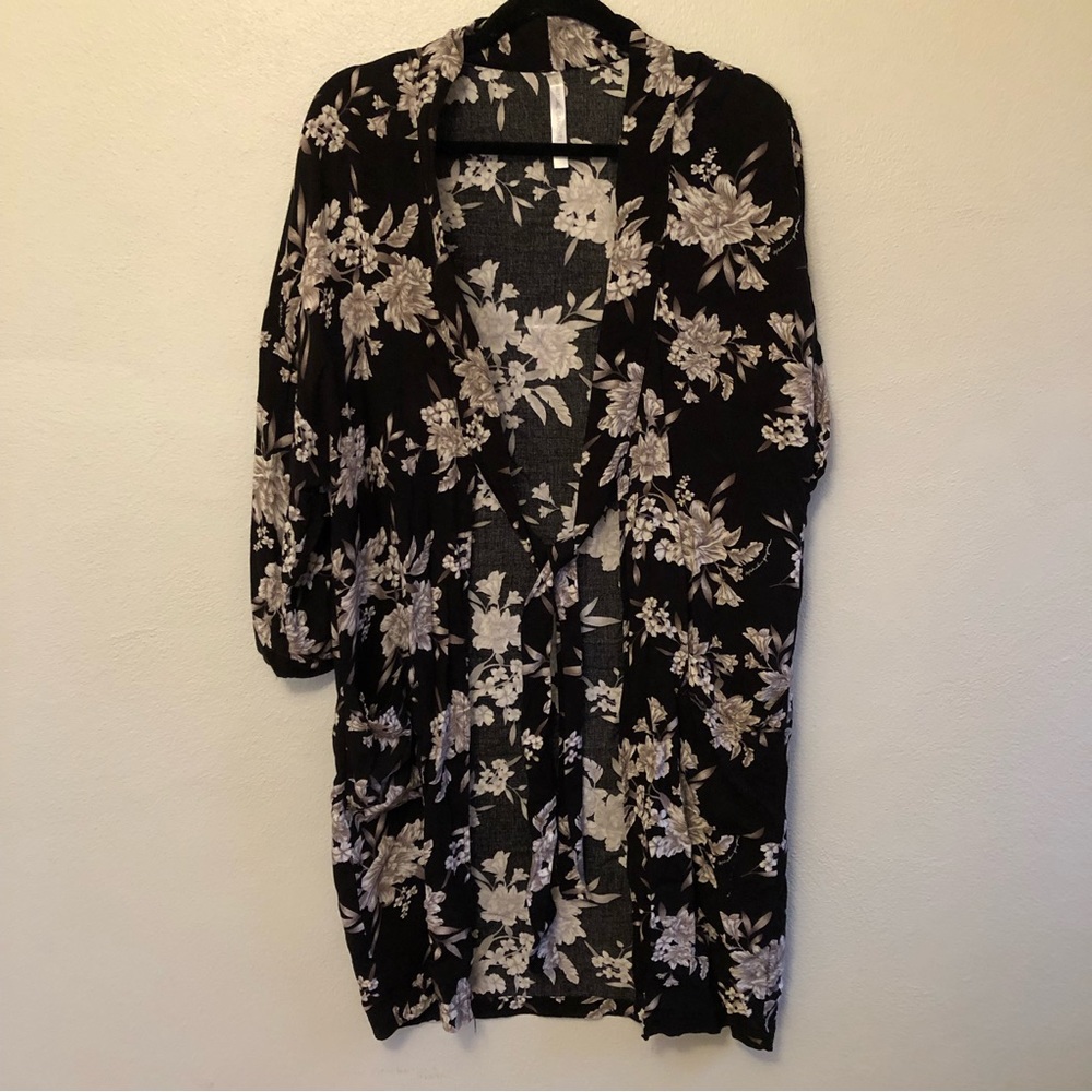 Black Long Sleeve Floral Kimono